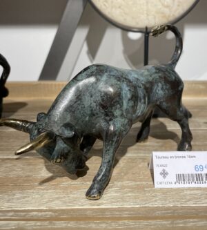 Taureau en bronze massif L=16cm