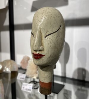 Tête de poupée japonaise sur socle