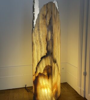 Luminaire à poser en onyx 125x25cm (disponible en boutique)